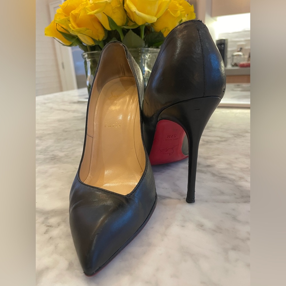 Louboutins size 7.5 beautiful pumps.
